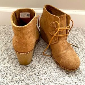 Women’s TOMS wedge suede booties